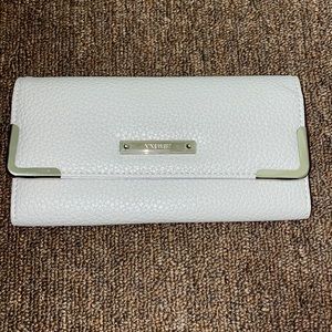 Nine West wallet